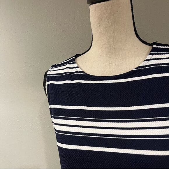 Midi sleeveless striped dress - Picture 2 of 9